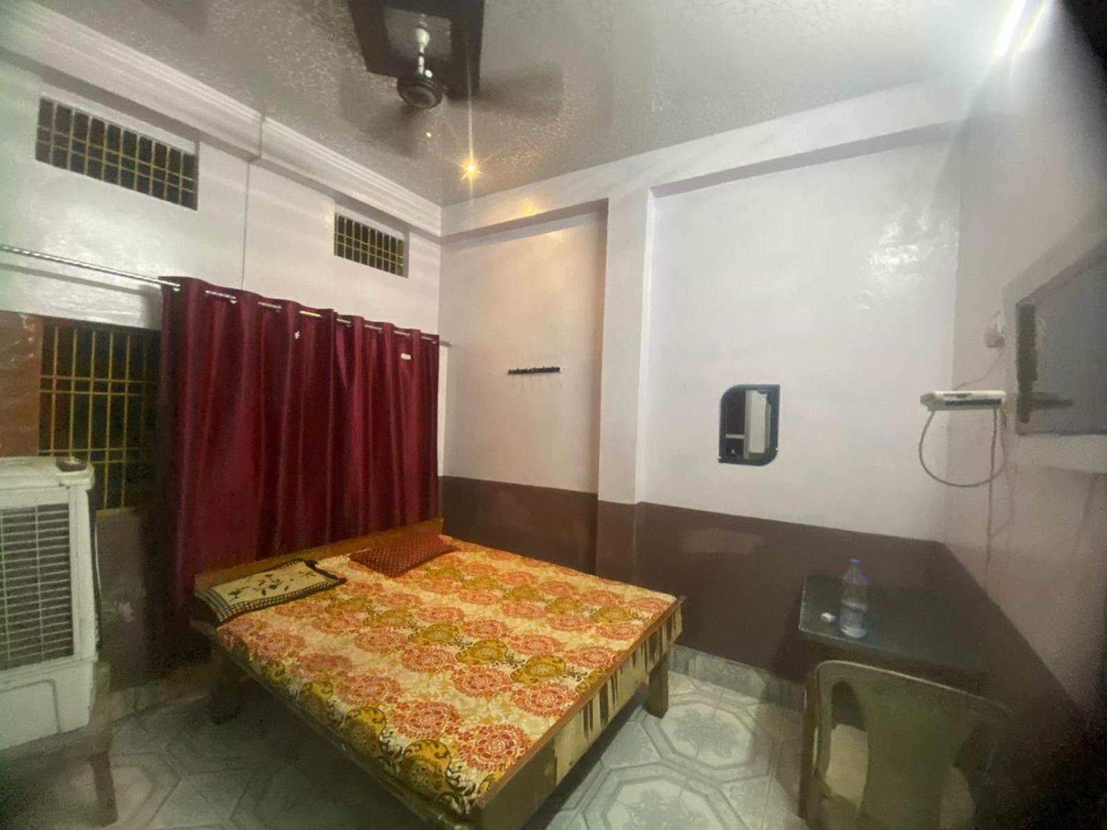 Hotel Yatri Niwas Varanasi Luaran gambar