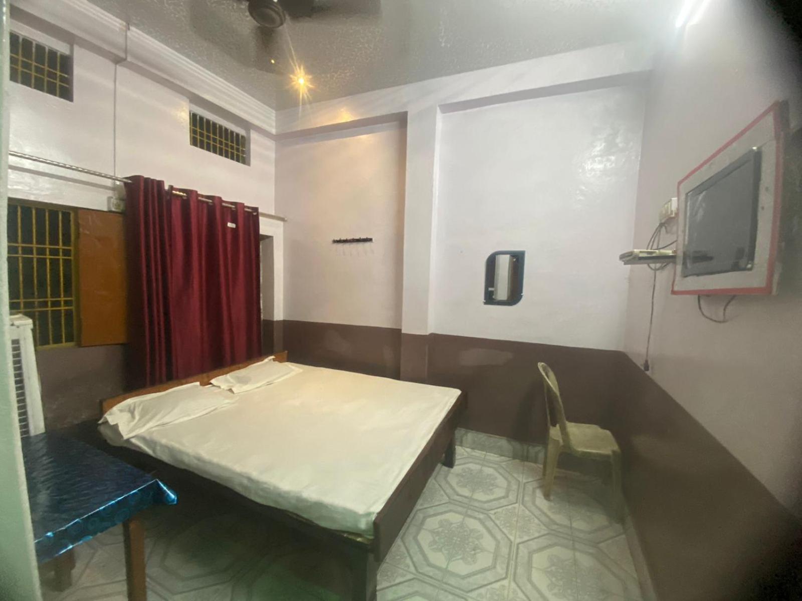 Hotel Yatri Niwas Varanasi Luaran gambar