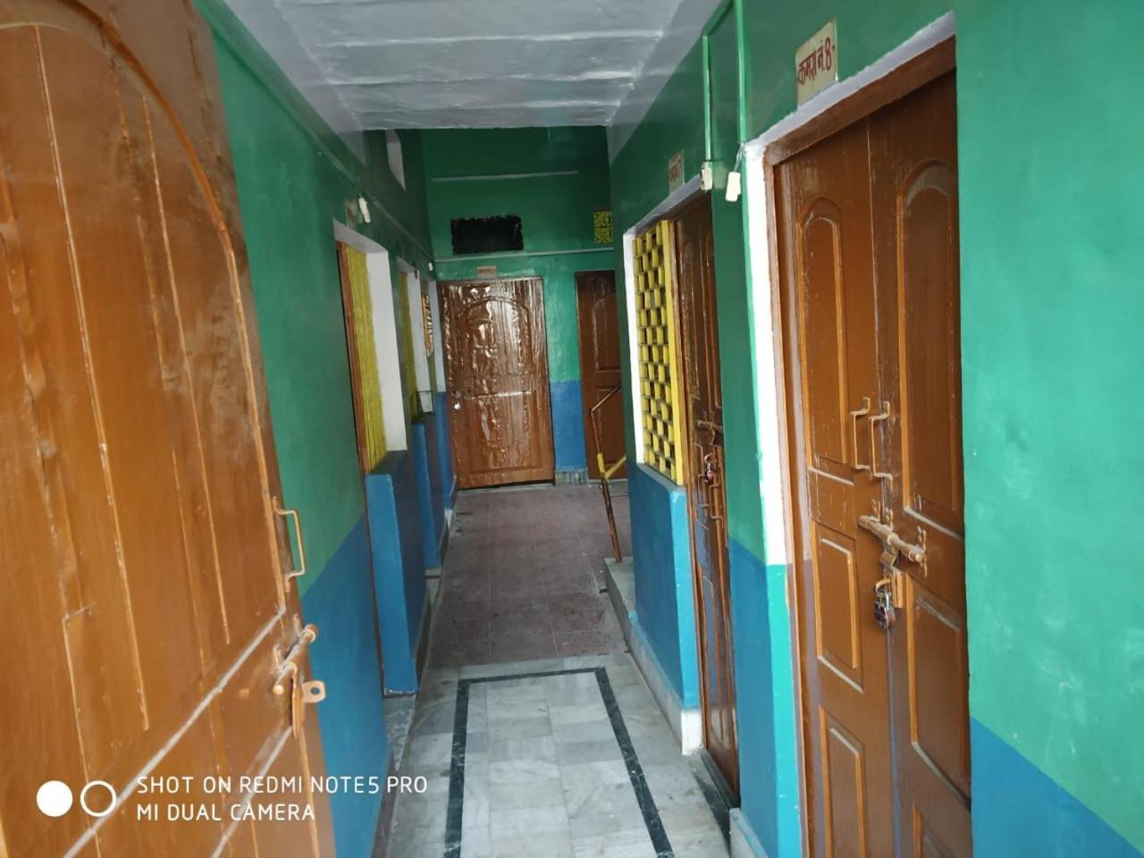 Hotel Yatri Niwas Varanasi Luaran gambar