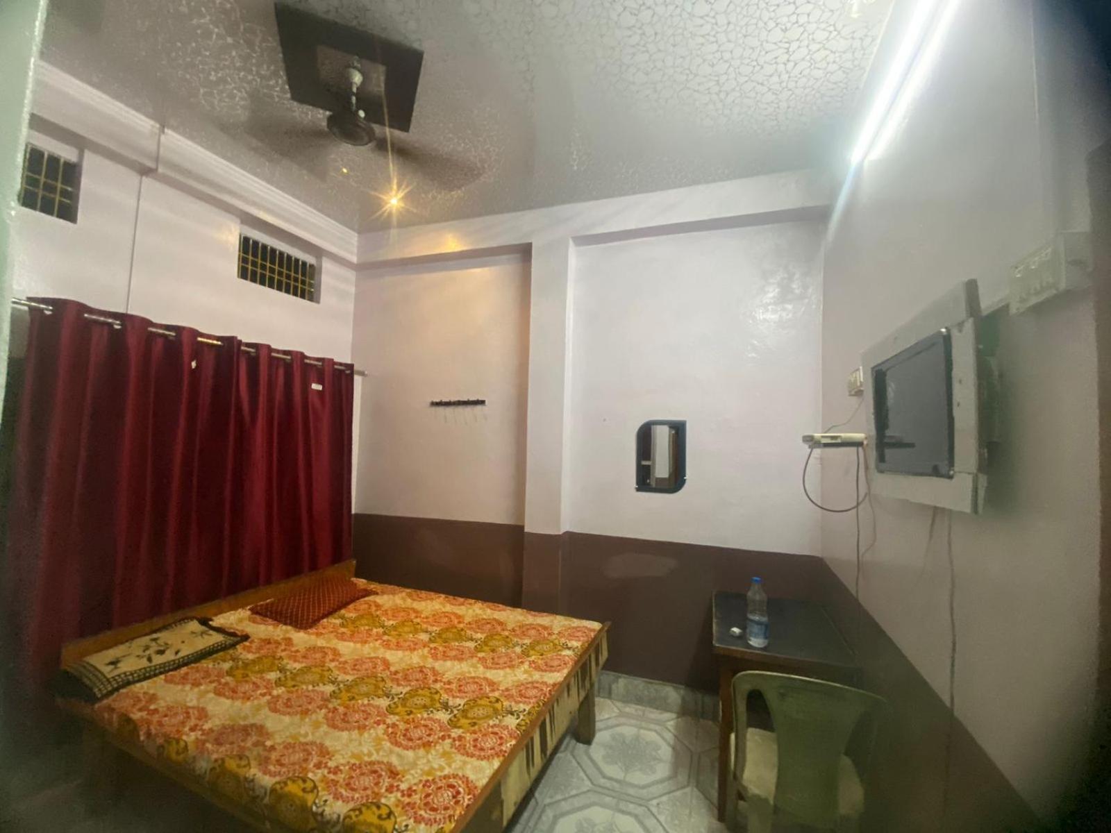 Hotel Yatri Niwas Varanasi Luaran gambar